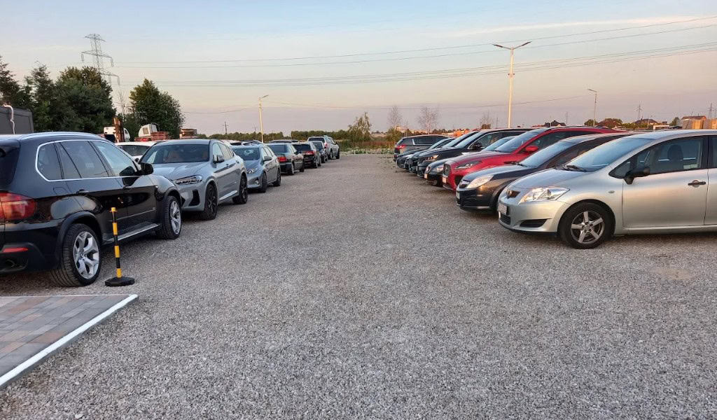 Parking777 - Bezpieczny parking przy lotnisku Warszawa – na co zwrócić uwagę